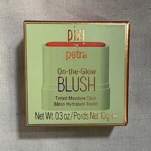 On-the-Glow Blush - Vibrant Red